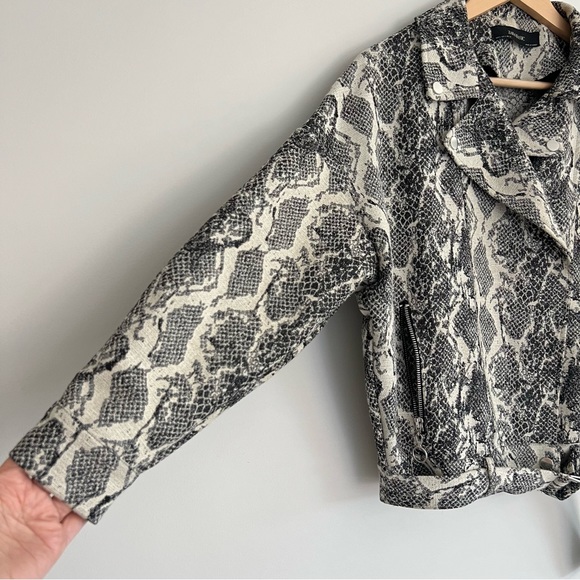 ZARA Snake Animal Print w Belt Buckle 1/2 Zipper Biker Moto Biker Jacket Sz M - Picture 9 of 16